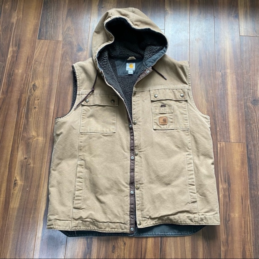 Sherpa-lined hooded Carhartt vest (XL)